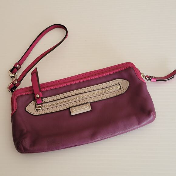 Coach Purple Pink  Leather Wristlet Clutch Wallet Purse Zipped - Picture 1 of 14
